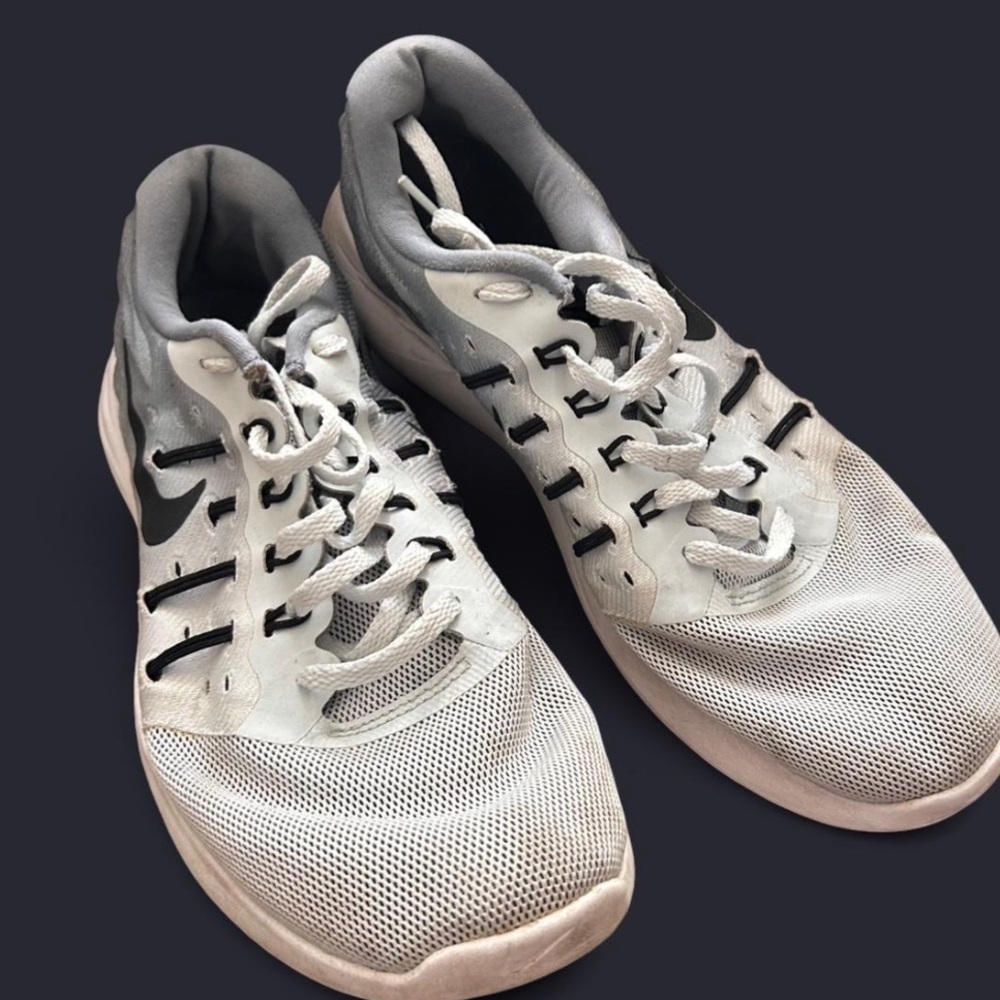 Nike White and Gray Lunarstelos sneakers women’s 9.5